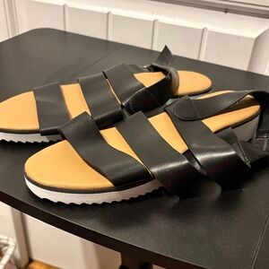 Rouge Helium Black and Tan Sandals